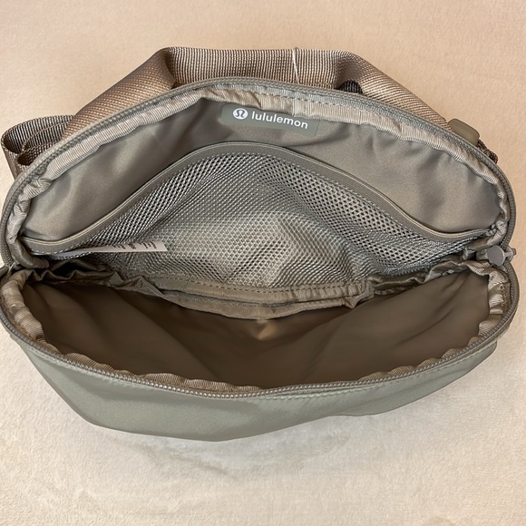 Lululemon All Day Essentials Belt Bag Raw Linen/White Opal 2.5L NWT 3 way carry - Picture 12 of 14